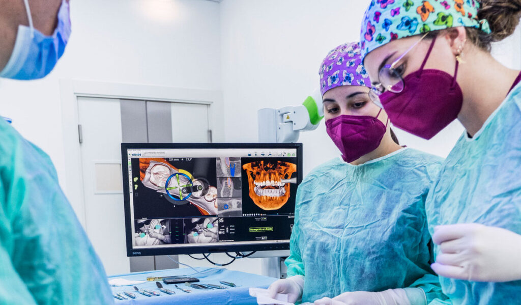 Cirugía guiada implante dental en Oviedo 9